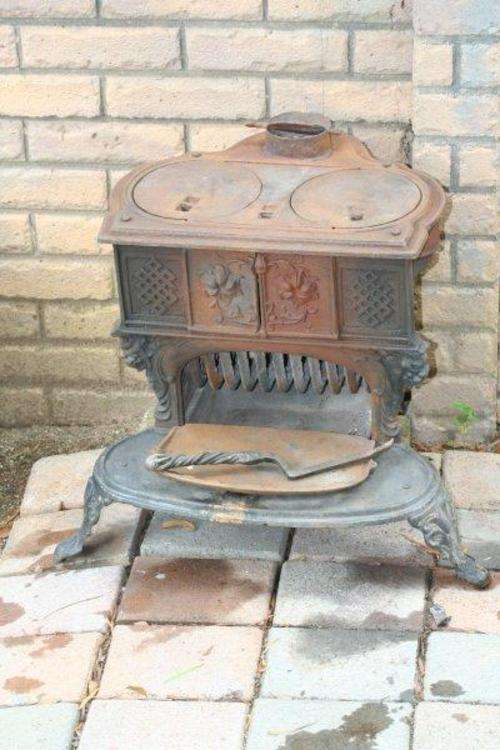 A CAST IRON 2 PLATE COAL / WOOD STOVE - ABSOLUTELY STUNNING!!!