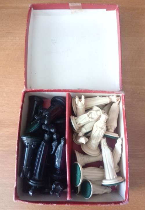 Chess pieces CRESCENT Medieval chessmen No18 England - No Board