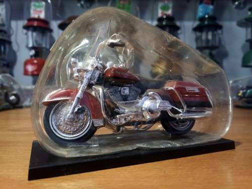 Maisto 1:18 scale Harley Davidson Road King (1999) motorcycle