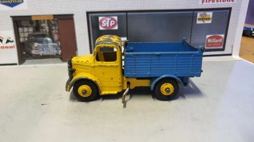 Dinky Toy. Bedford Tipper Truck (working order)