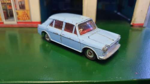 Dinky  Toy. Morris 1100