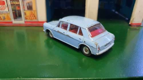 Dinky  Toy. Morris 1100