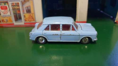 Dinky  Toy. Morris 1100