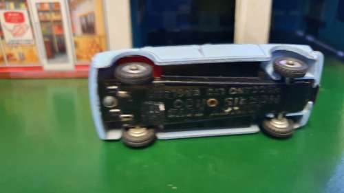 Dinky  Toy. Morris 1100