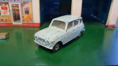 Dinky Toy (French). Renault 4L