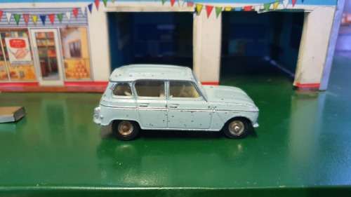Dinky Toy (French). Renault 4L