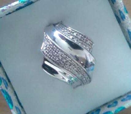 {WOW} 0.30CT NATURAL DIAMOND RING!