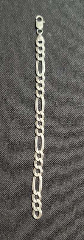 ***STERLING SILVER FIGARO 10MM BRACELET 17 GRAMS ***