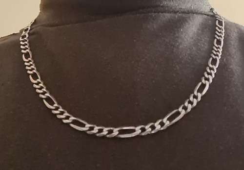 ***Fabio`s Italian Sterling Silver Chain 60 cm long and 24g. In great condition.***