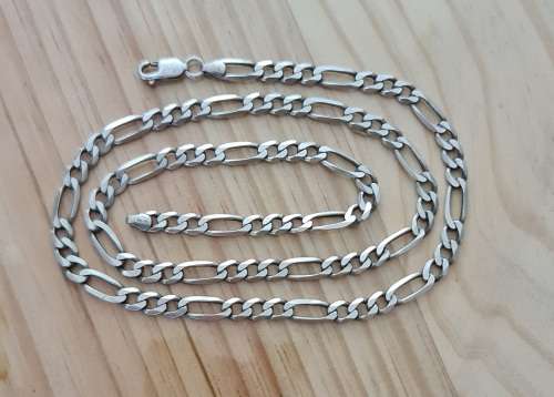 ***Fabio`s Italian Sterling Silver Chain 60 cm long and 24g. In great condition.***
