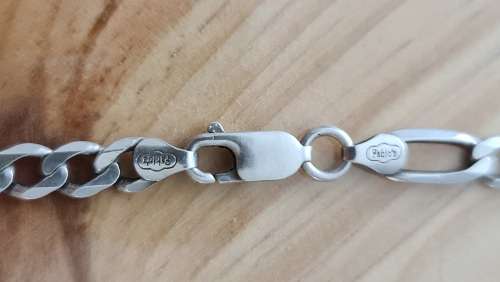 ***Fabio`s Italian Sterling Silver Chain 60 cm long and 24g. In great condition.***