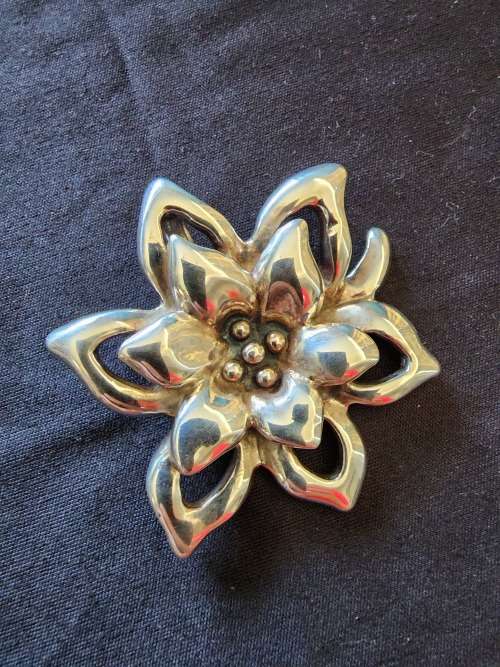***925 STERLING SILVER LILY PENDANT***
