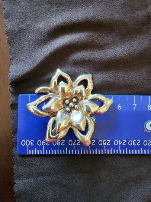 ***925 STERLING SILVER LILY PENDANT***