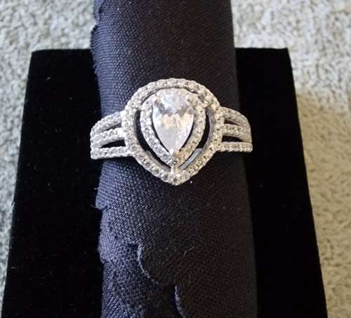 ***LUXURY PEAR SHAPE ETERNITY CLUSTER CZ 925 STERLING SILVER RING***