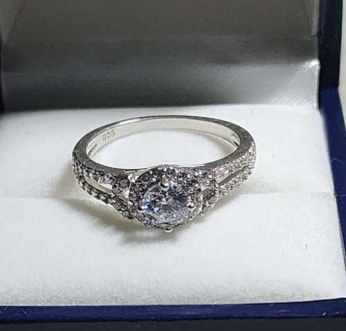 ***LUXURY 925 STERLING SILVER ZIRCONIA WREATH WEDDING RING***