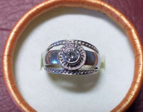 LOVELY GENUINE SOLID STERLING SILVER RING IN EXCELLENT CONDITION.
