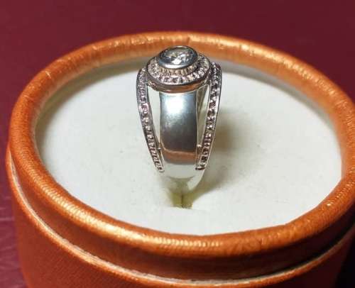 LOVELY GENUINE SOLID STERLING SILVER RING IN EXCELLENT CONDITION.