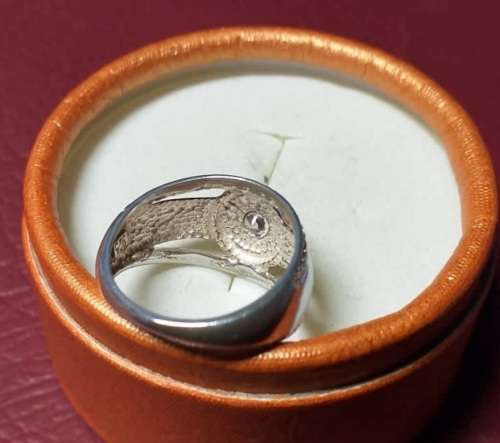 LOVELY GENUINE SOLID STERLING SILVER RING IN EXCELLENT CONDITION.