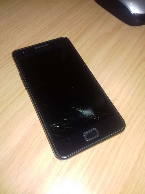 Samsung Galaxy S2 - Cracked - Spares or Repair