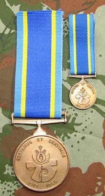 SA Police 75 Years Medal with Miniature to : LUIT. Ldu Toit 029672H