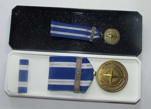Non-Article 5 NATO Medal Afghanistan (ISAF) Set with Miniature and Ribbon Bar