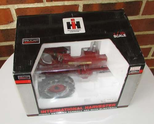 SpecCast ( Classic Series ) - 1:16 International Harvester Farmall 450 with Electrall