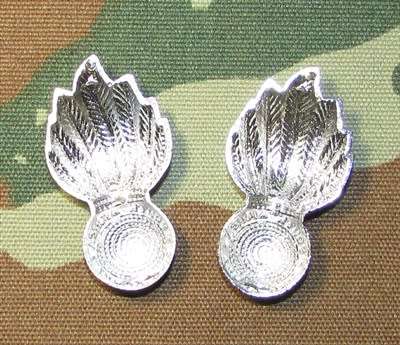 SADF - Artillery Chromed Cap/Collar Badge Pair