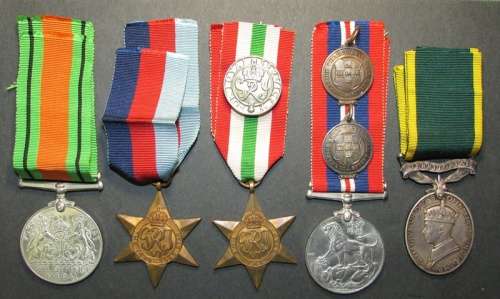 Full Size World War Two Efficiency Group of 5: 4609964 W.C.CL III.F.Helliwell 2-6-D.W.R ( Extras )