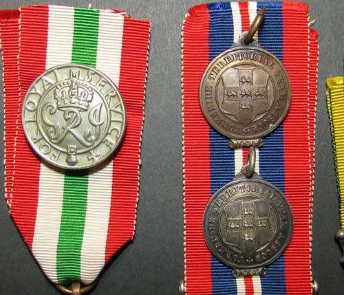 Full Size World War Two Efficiency Group of 5: 4609964 W.C.CL III.F.Helliwell 2-6-D.W.R ( Extras )