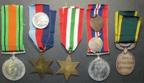 Full Size World War Two Efficiency Group of 5: 4609964 W.C.CL III.F.Helliwell 2-6-D.W.R ( Extras )