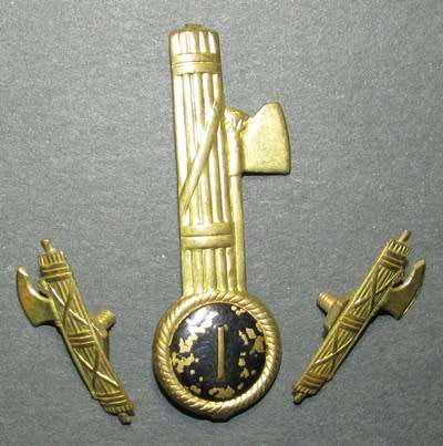 Italy - Italian WW2 Facist Cap Badge with Collar Badges