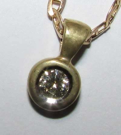 Very Nice Ladies's 9CT Gold Necklace with 0.27CT Diamond