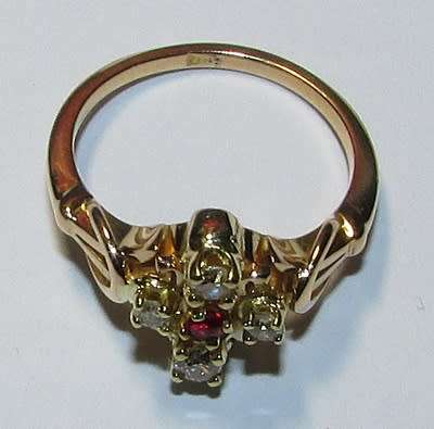 Ladies's 18CT Gold Cluster Ring with 4 Brilliant Cut Diamond 0.22CT Garnet