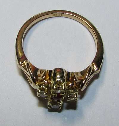 Ladies's 18CT Gold Cluster Ring with 4 Brilliant Cut Diamond 0.22CT Garnet