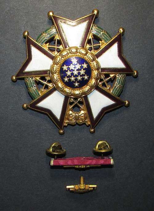 United States  - Full Size Legion of Merit Chief Commander Breast Star