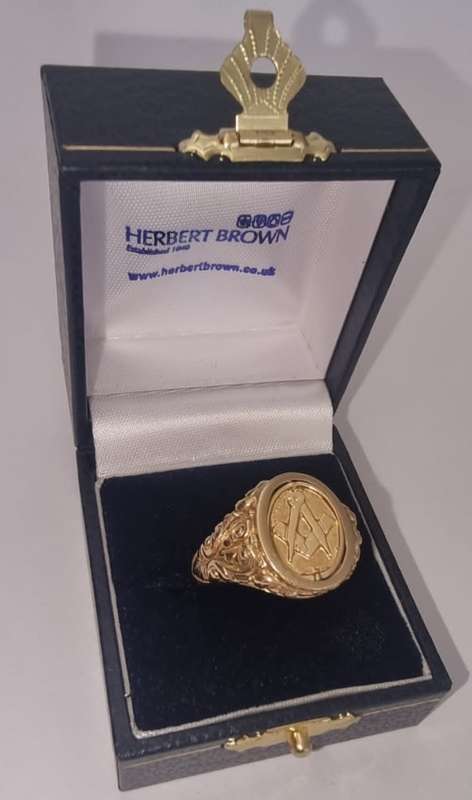 Herbert Brown Masonic Master Yellow Gold Ring in 9CT Gold ( 8,7 Grams )