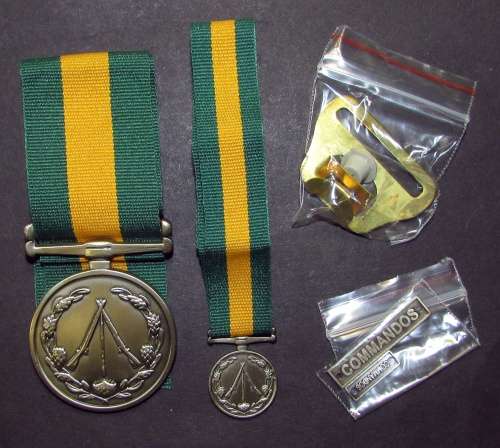 SADF - Commando Closure Full Size Plus Miniature Medal Set