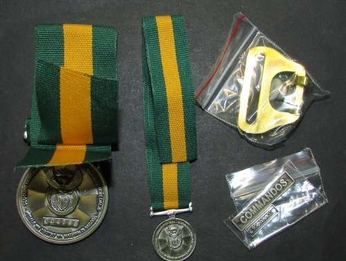 SADF - Commando Closure Full Size Plus Miniature Medal Set