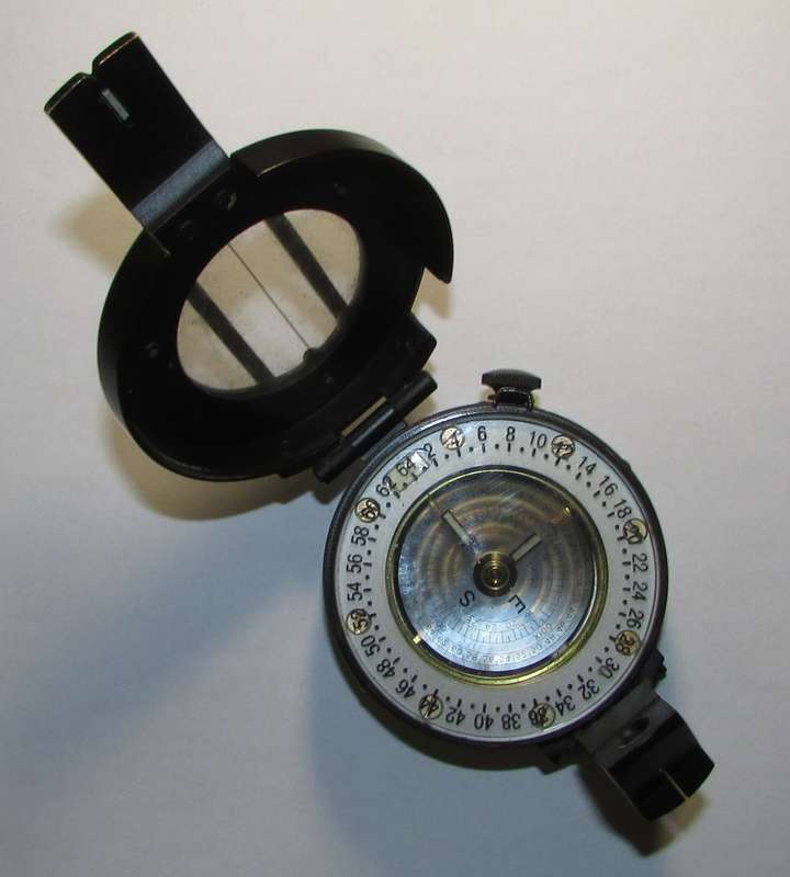 Vintage Mills Military Grade Compass in Top Condition ( Includes Original Box )