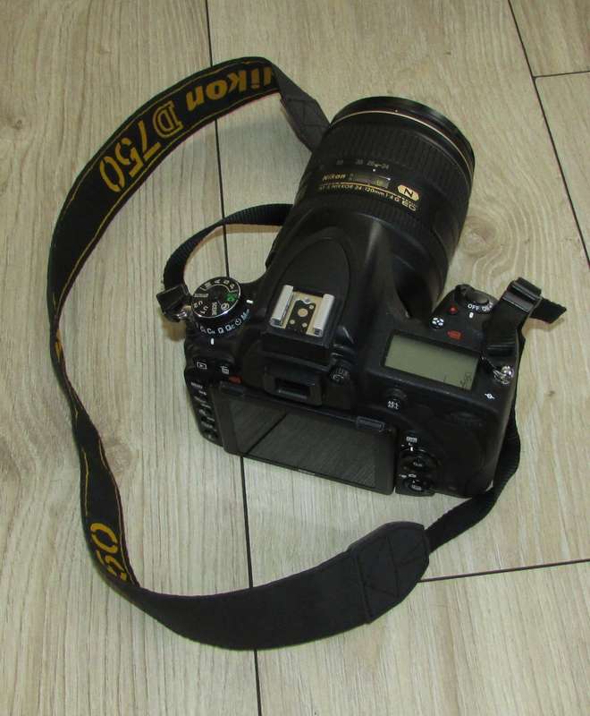 Nikon D750 DSLR Camera with 24-120mm VRII Lens - Shutter Count 22000