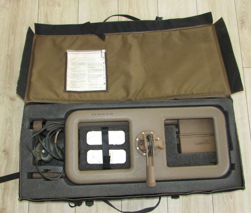 Border War - Original Mine Detector in Case of Issue ( Near Mint Condition )