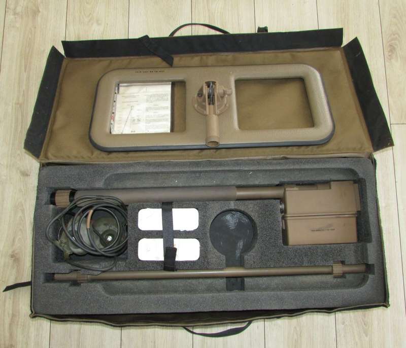 Border War - Original Mine Detector in Case of Issue ( Near Mint Condition )