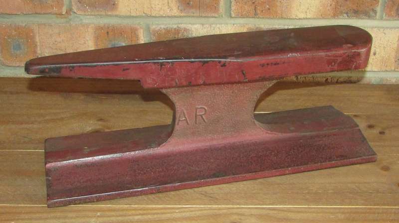 Medium Sized Metal Anvil ( Made from Railway Tracks )