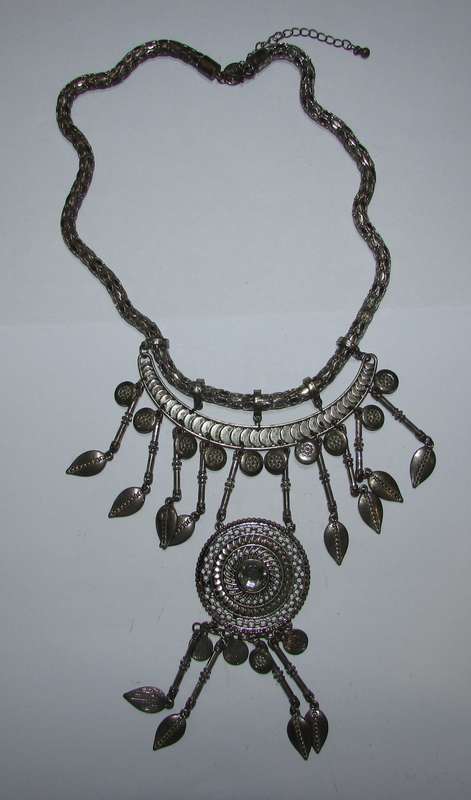 Cosutume Jewellery Item - Stunning Ladies Necklace