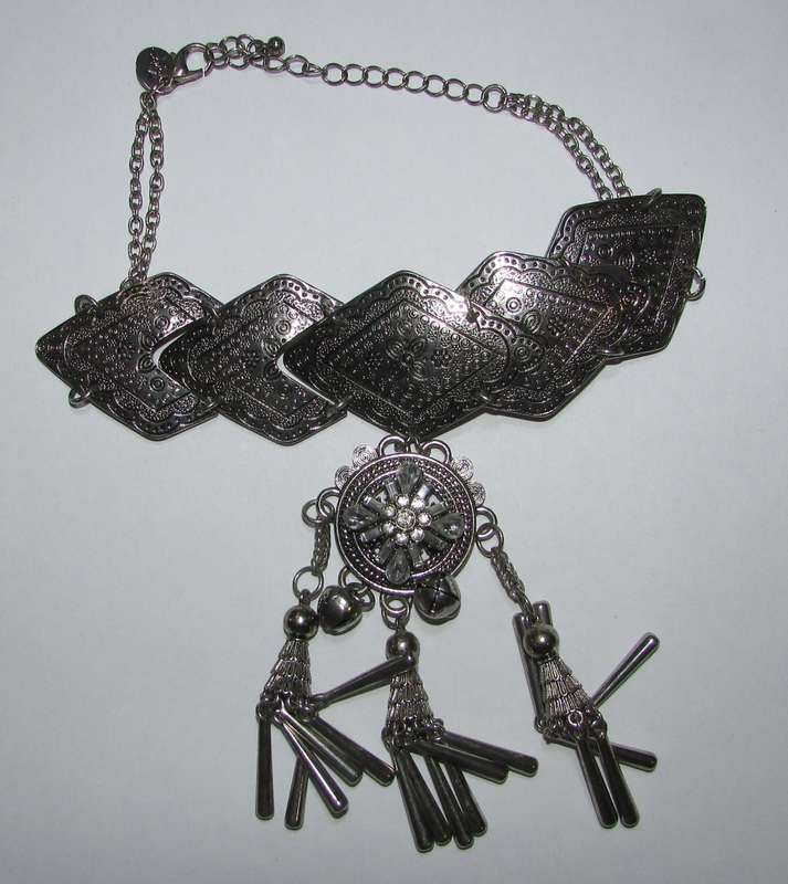 Cosutume Jewellery Item - Stunning Ladies Necklace