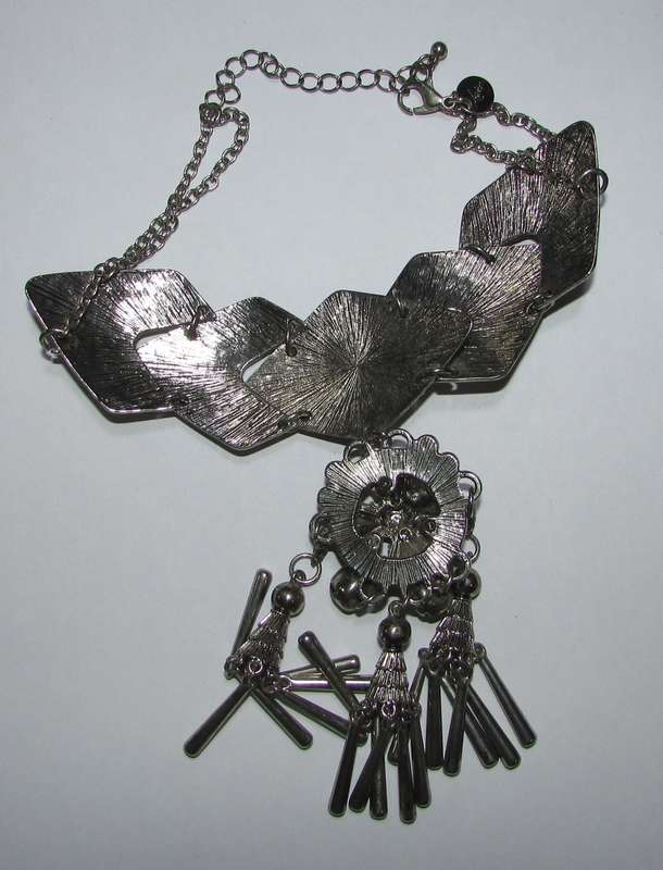 Cosutume Jewellery Item - Stunning Ladies Necklace