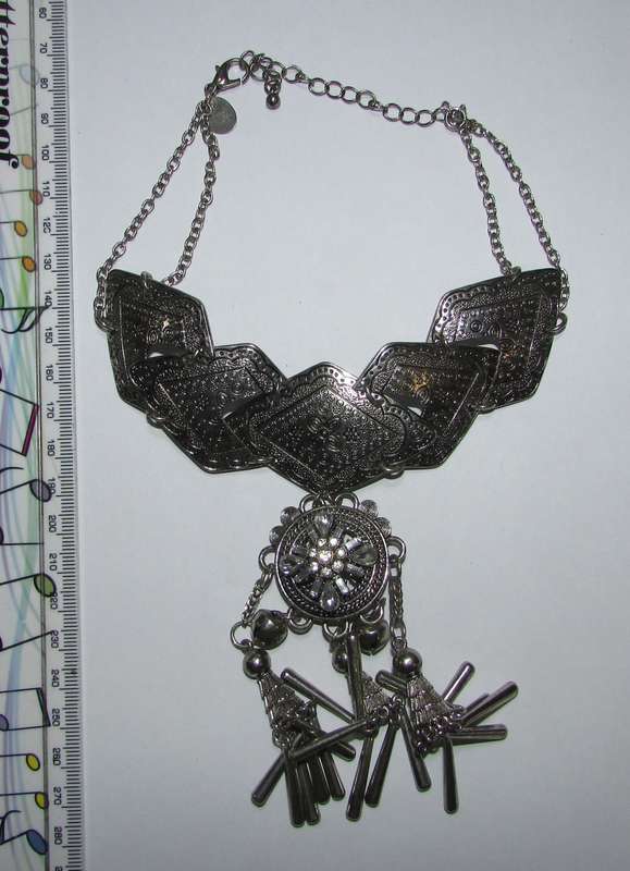 Cosutume Jewellery Item - Stunning Ladies Necklace