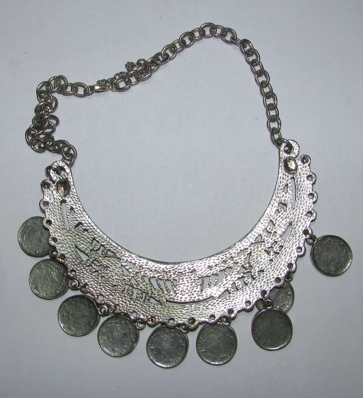 Cosutume Jewellery Item - Stunning Ladies Necklace