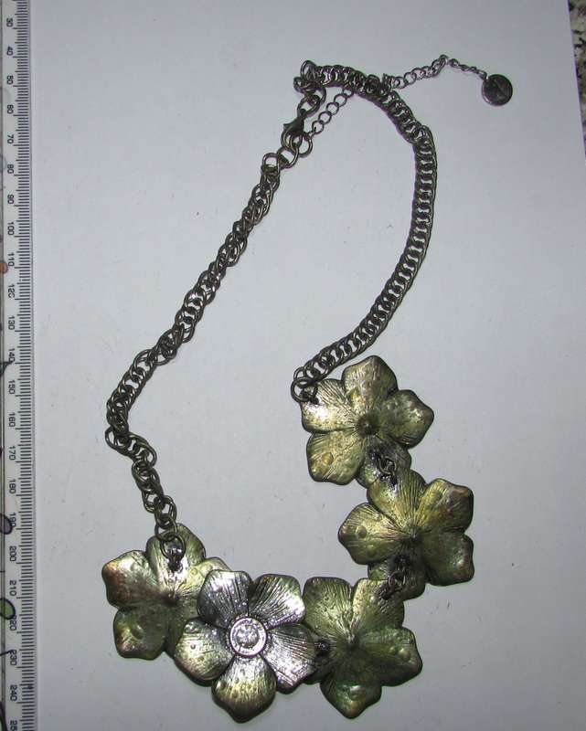 Cosutume Jewellery Item - Stunning Ladies Necklace