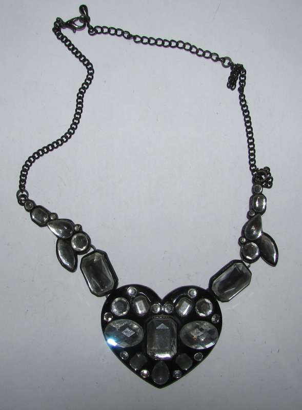 Cosutume Jewellery Item - Stunning Ladies Necklace